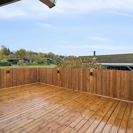 Lovely Bright Near *